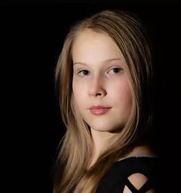 MIMI LUCZAK  als Nele