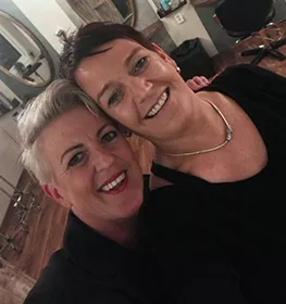 SABINE ESCH & NICOLA DECKE  Frisuren